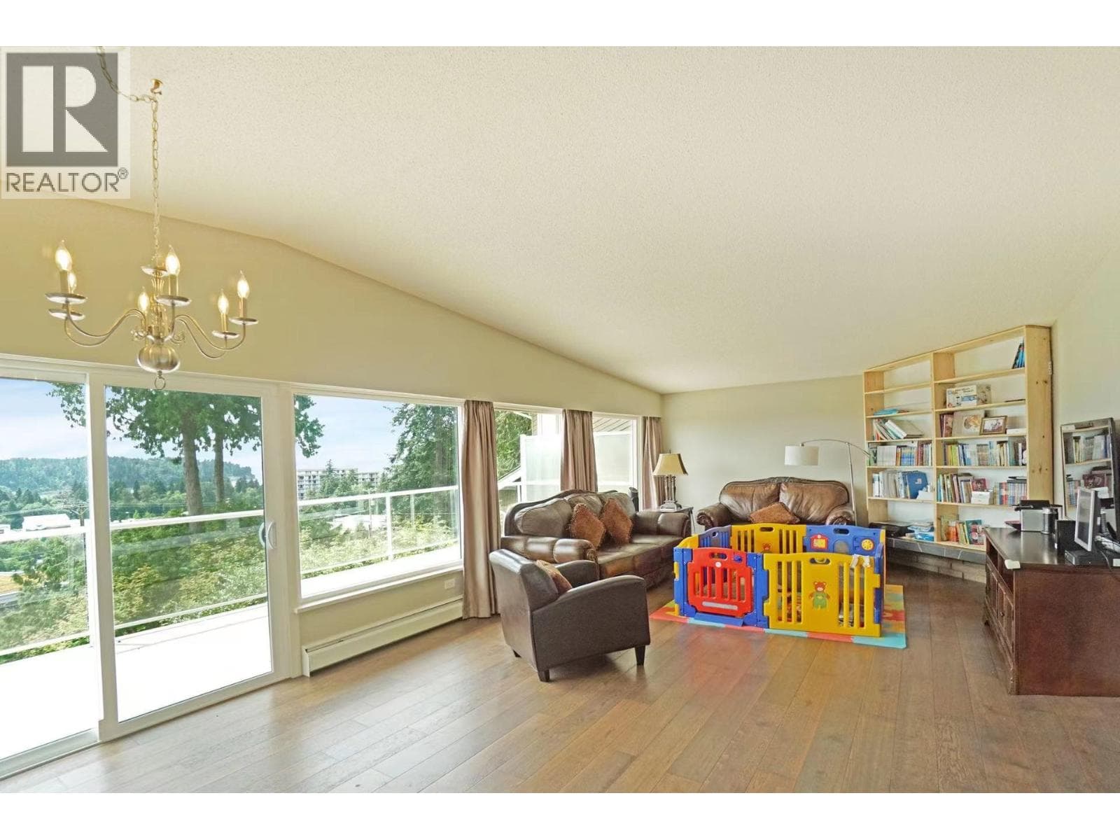 850 ESQUIMALT AVENUE — photo 3