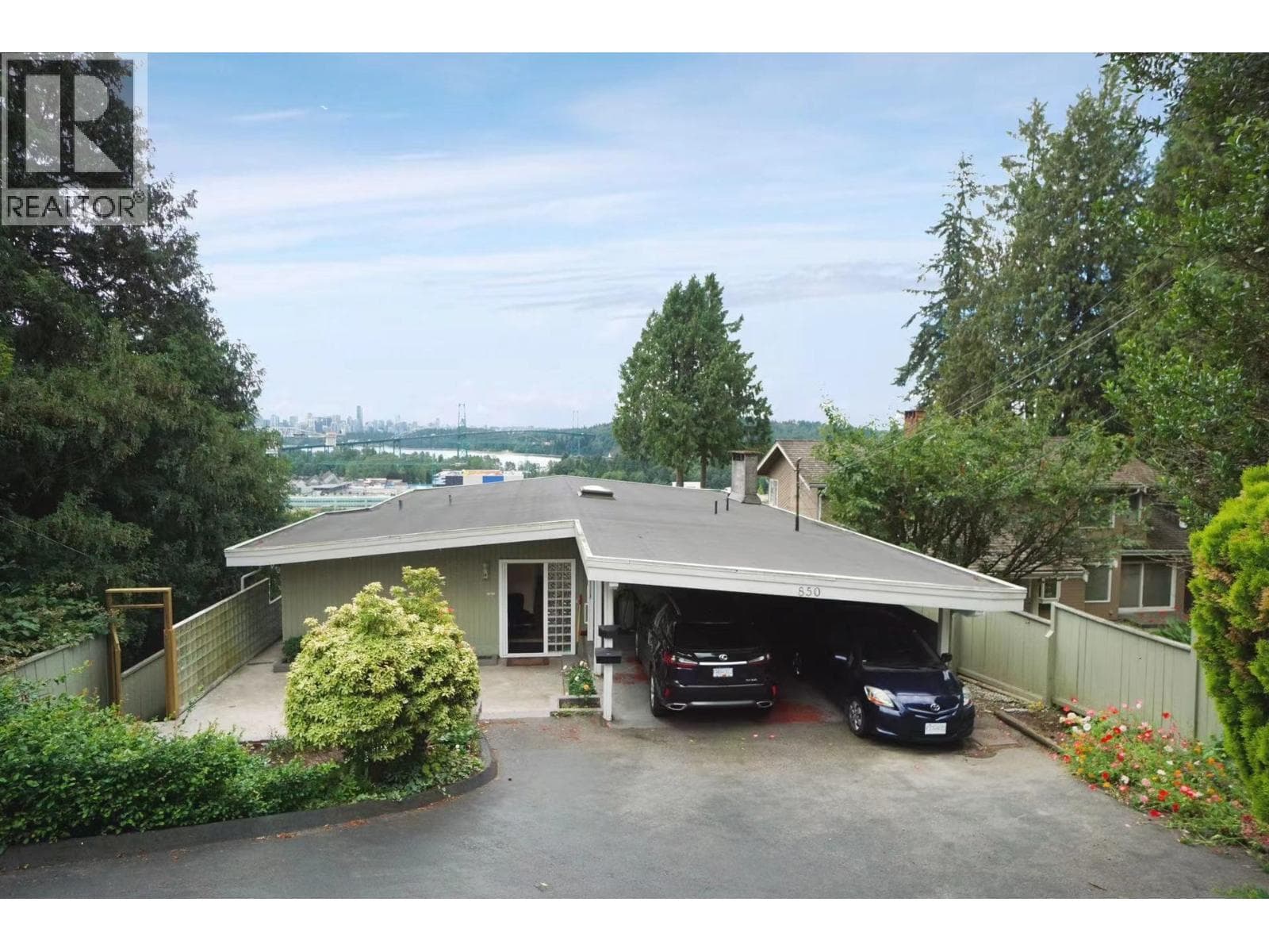 850 ESQUIMALT AVENUE — photo 2