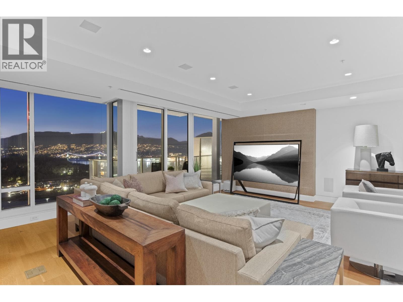 4602 1011 W CORDOVA STREET — photo 2