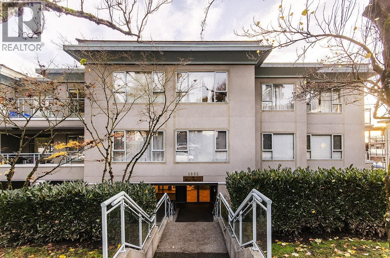 206 1085 W 17TH STREET — photo 2