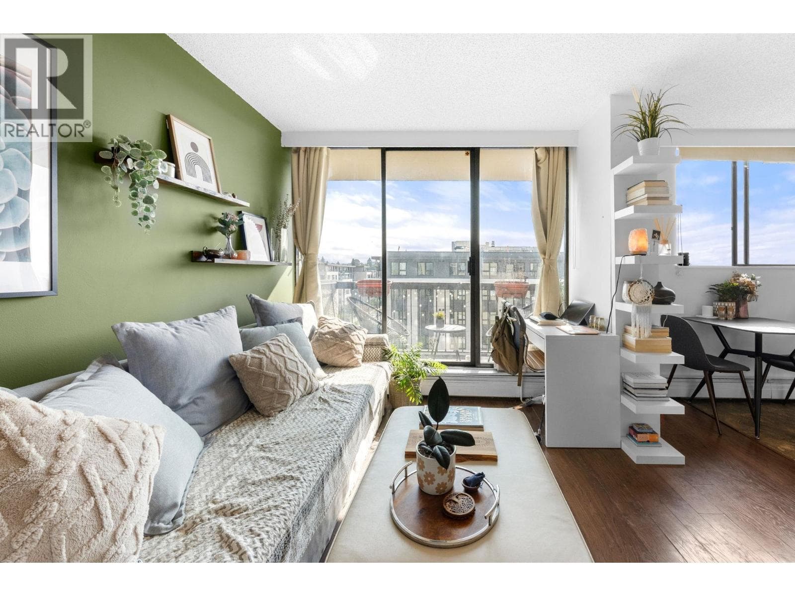 706 145 ST. GEORGES AVENUE