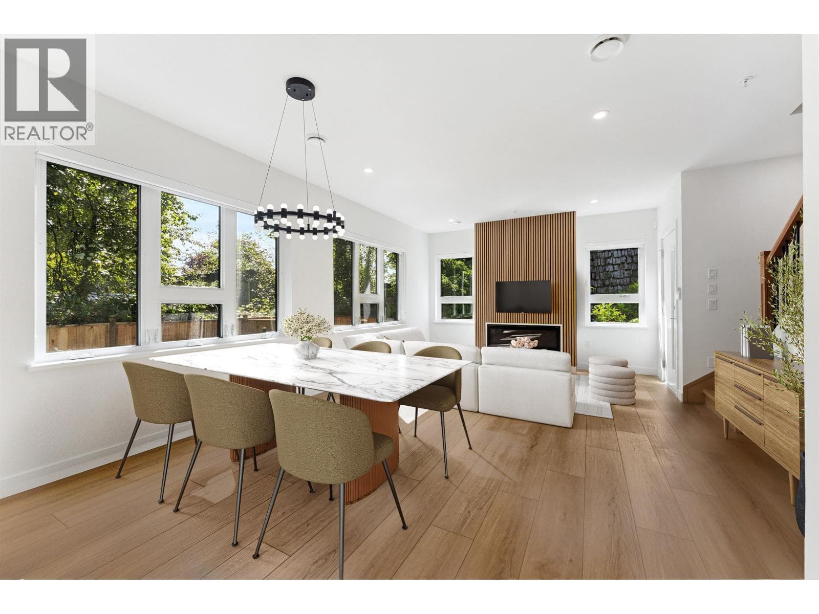 842 ST. DENIS AVENUE — main photo