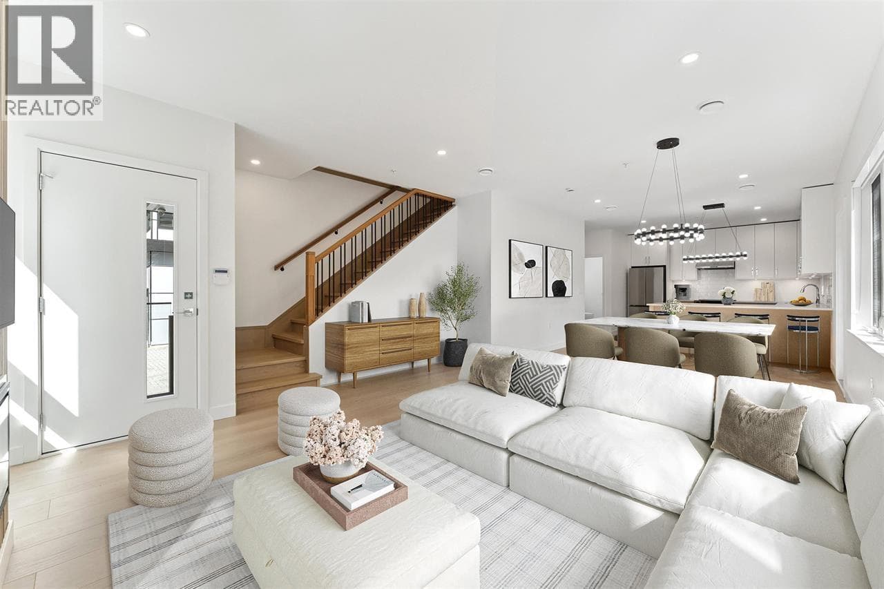 842 ST. DENIS AVENUE — main photo