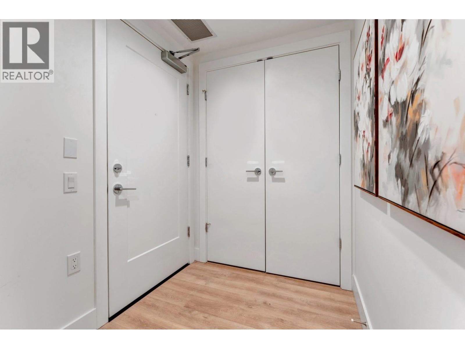 105 2325 EMERY COURT — photo 2