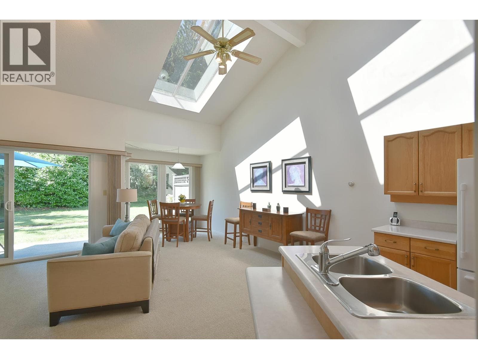 11 5761 WHARF AVENUE — photo 2