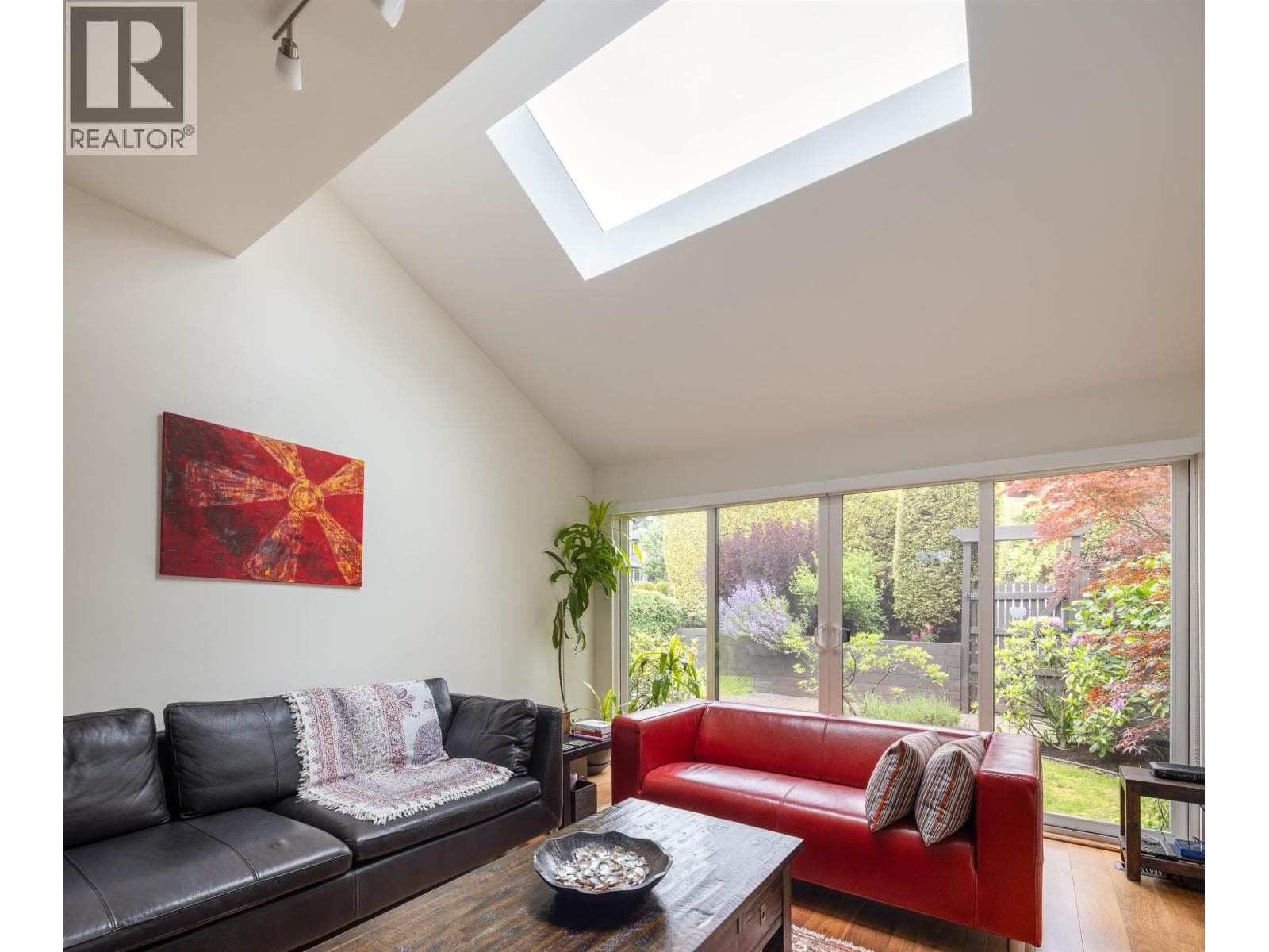 1915 CHESTERFIELD AVENUE — main photo