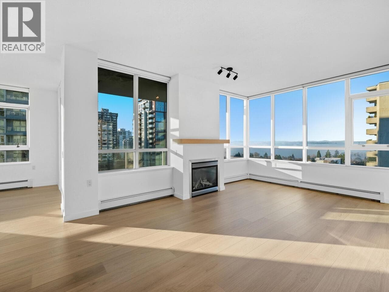 801 120 W 16TH STREET — photo 3