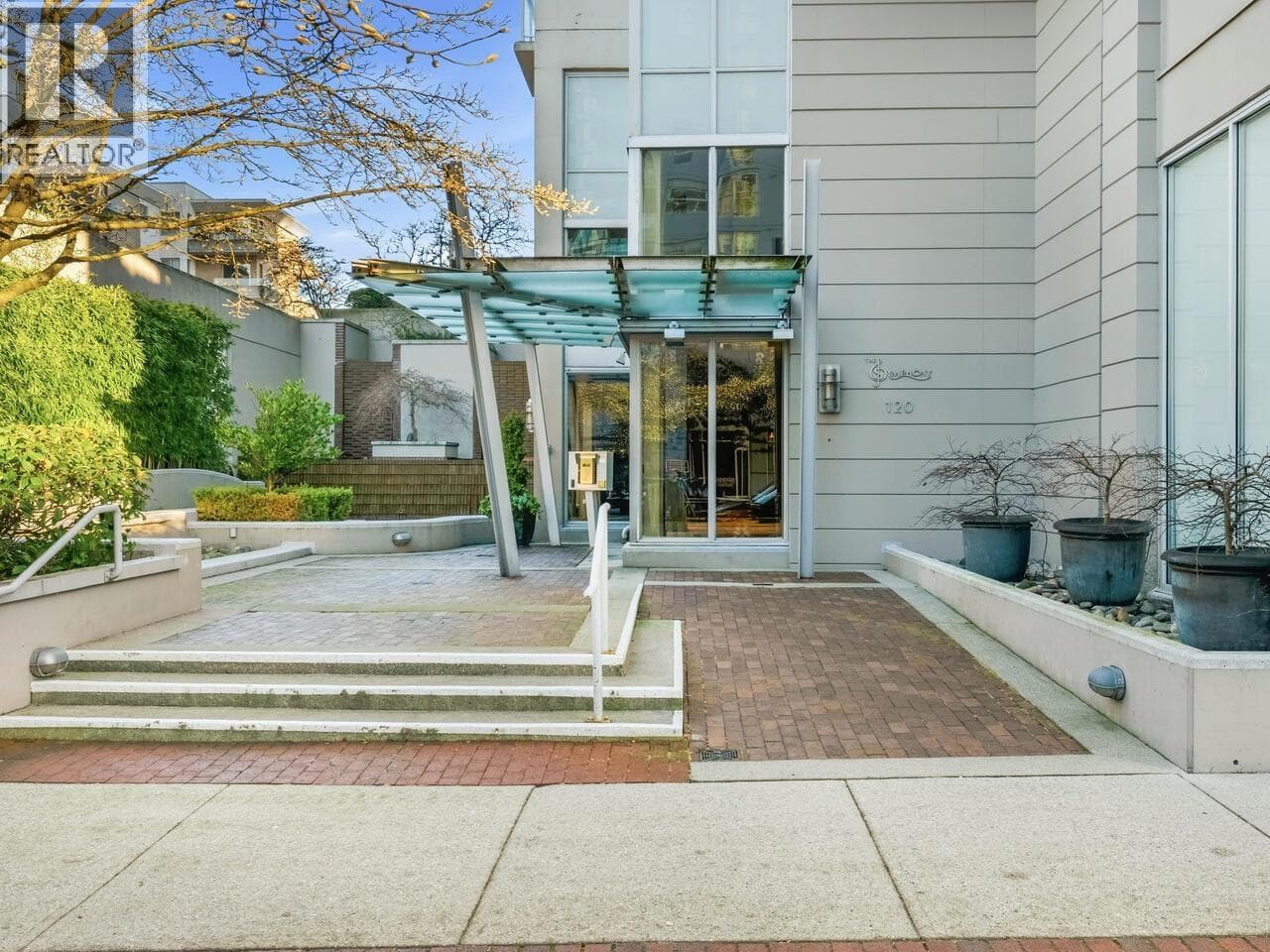 801 120 W 16TH STREET — photo 2