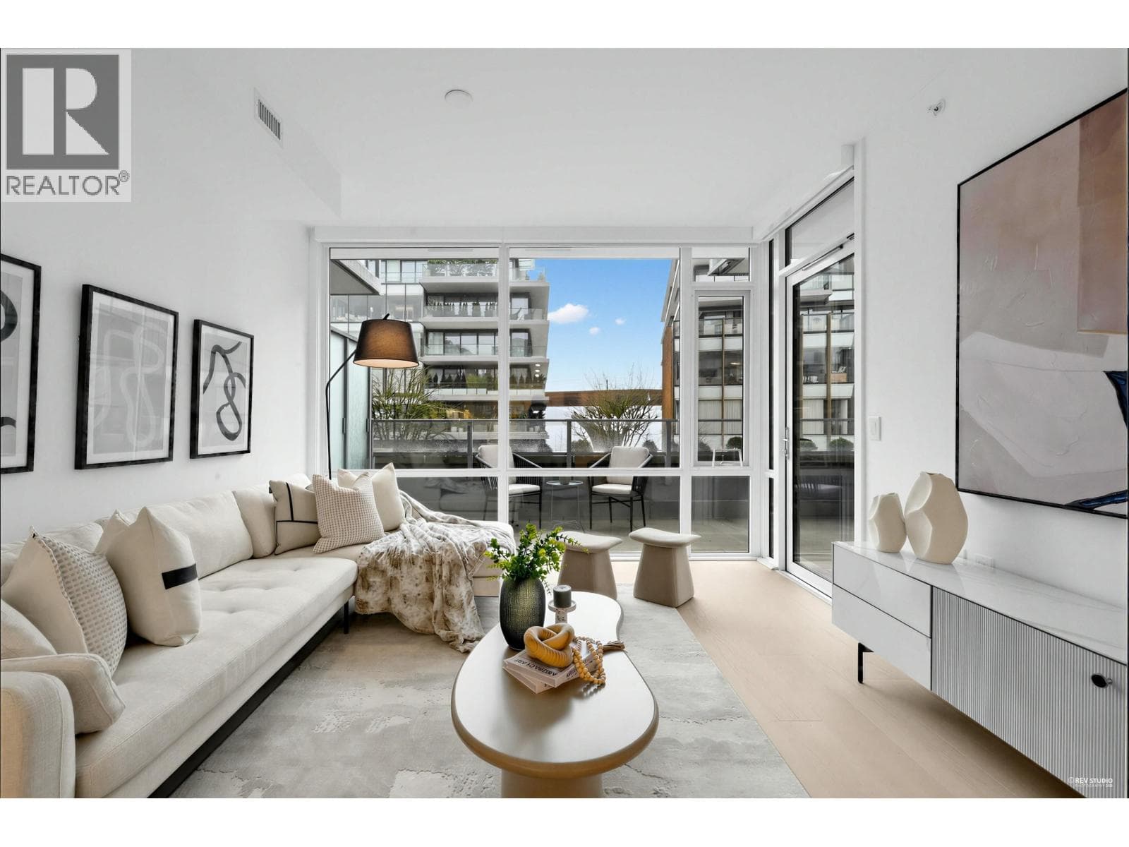 205 1331 MARINE DRIVE — photo 2