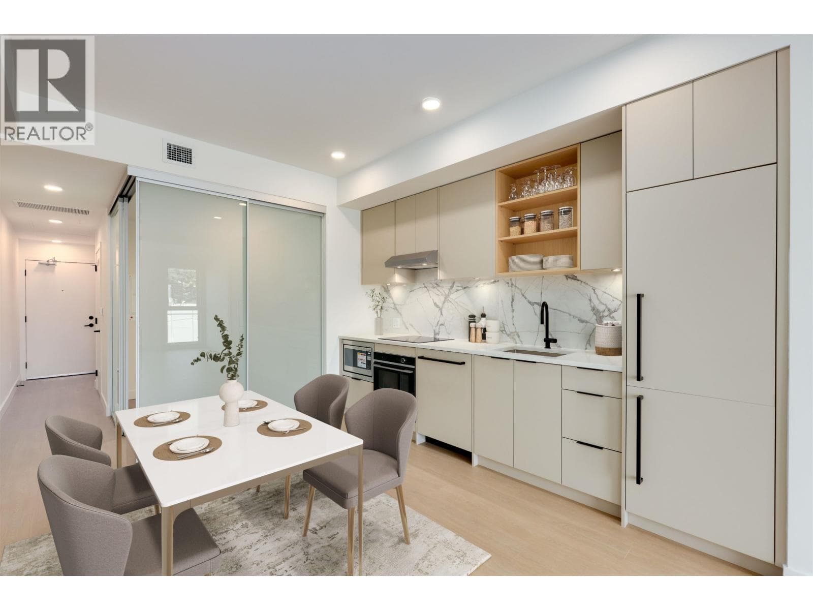 564 422 E 3RD STREET — photo 2