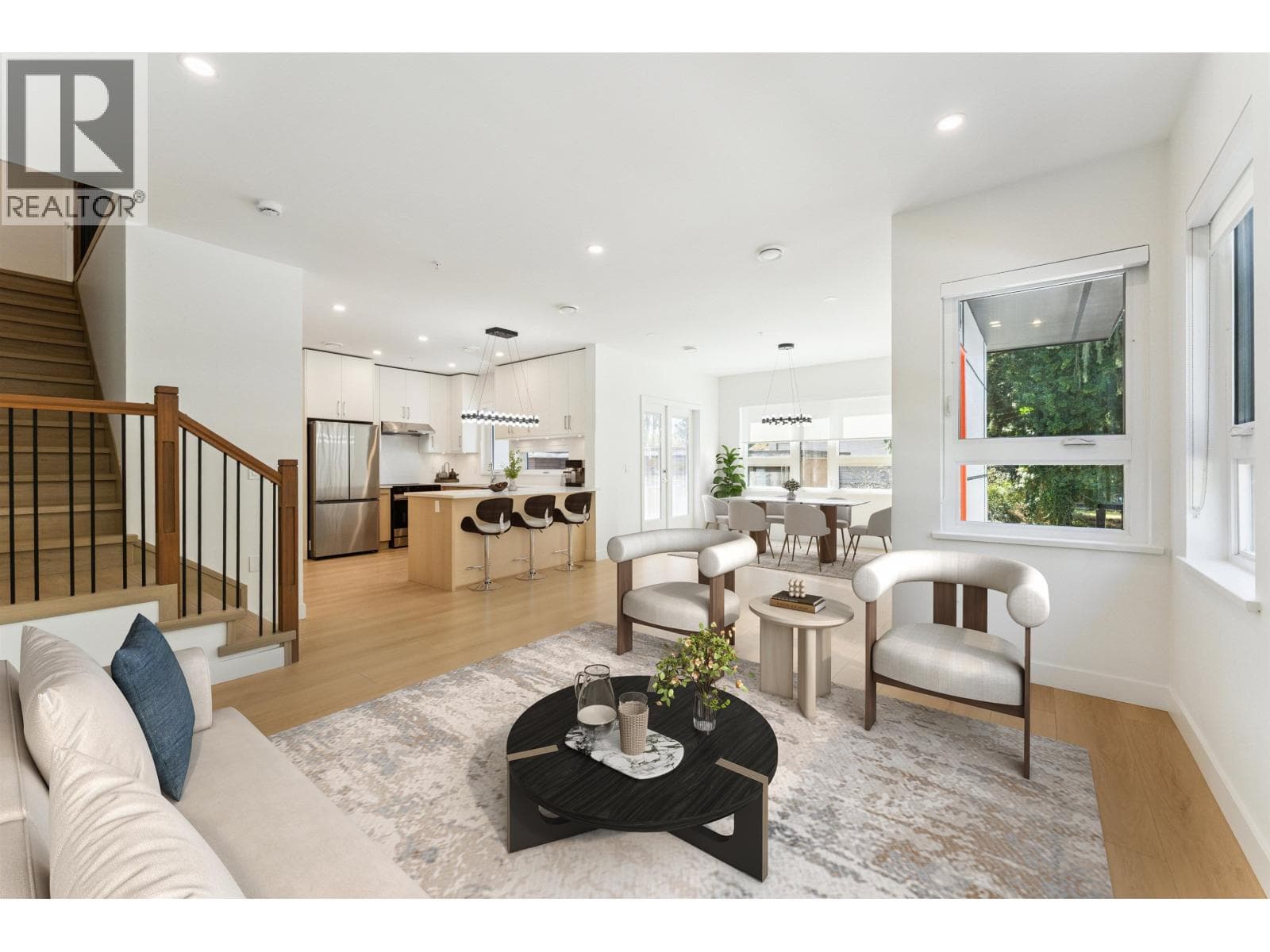 844 ST. DENIS AVENUE — photo 2