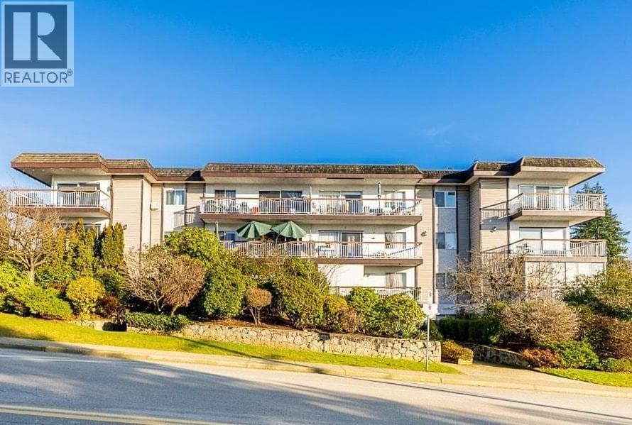 318 3080 LONSDALE AVENUE — photo 2