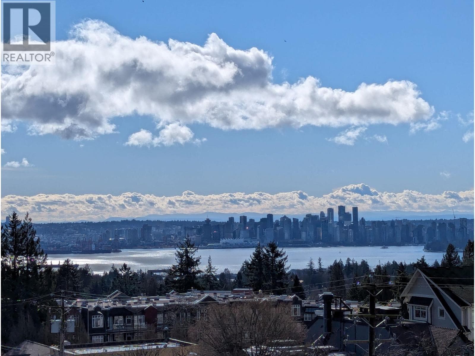 318 3080 LONSDALE AVENUE — main photo