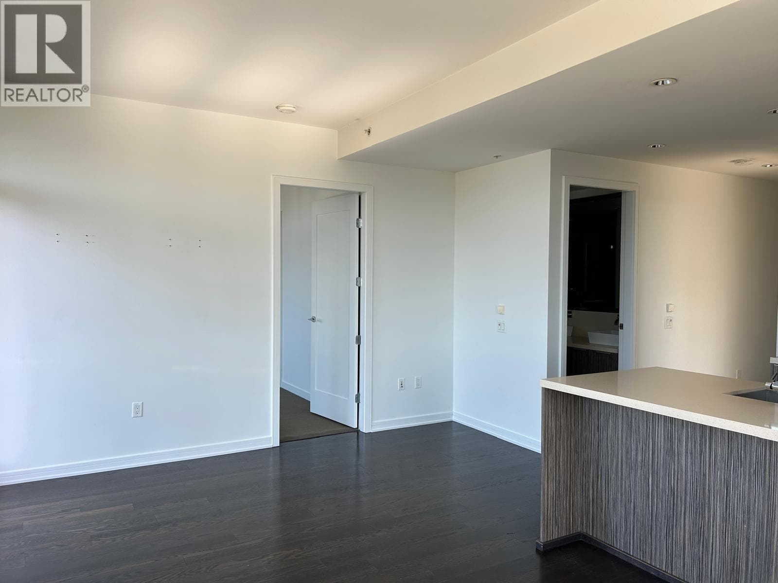 1010 1661 ONTARIO STREET — photo 3