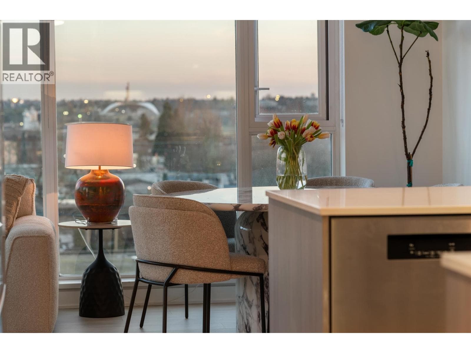 603 1471 HUNTER STREET — photo 3