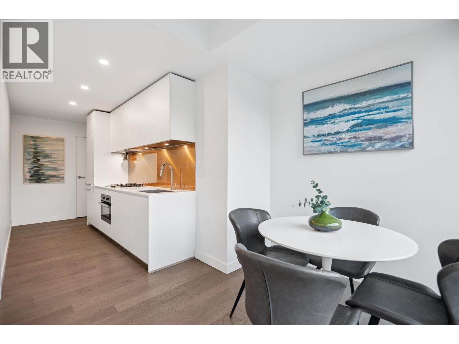 808 1480 HOWE STREET