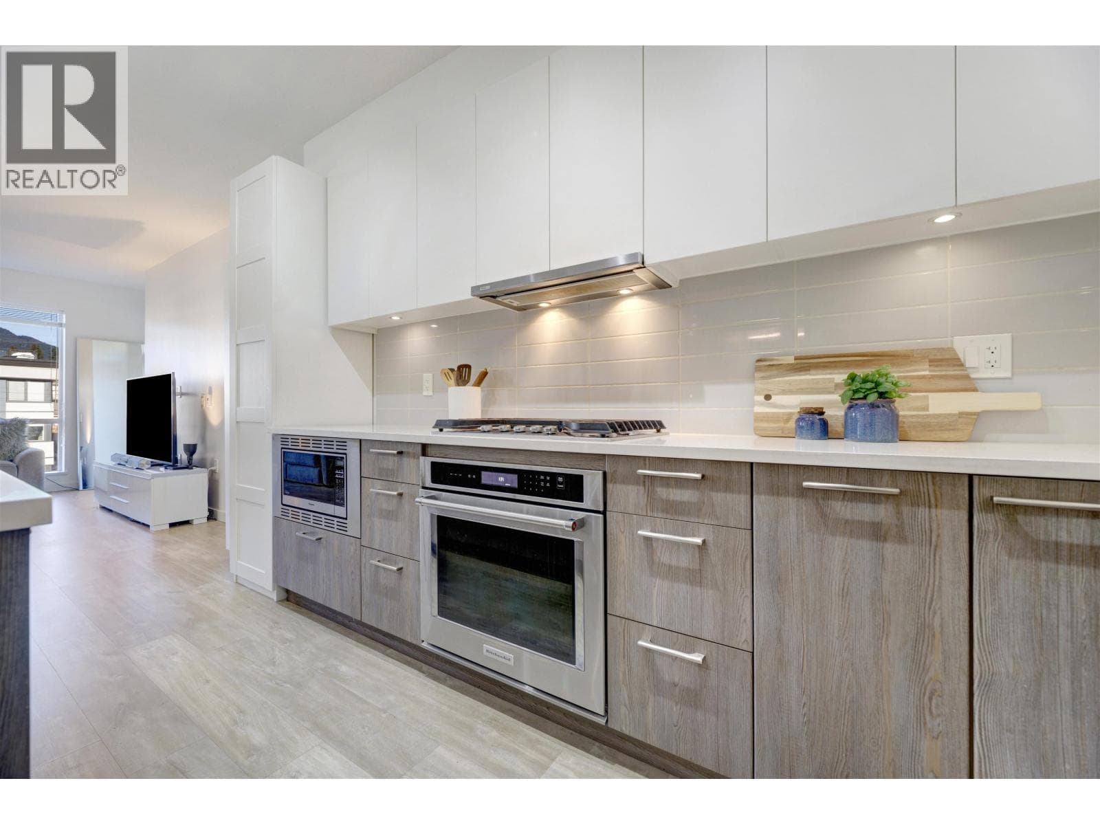 306 625 E 3RD STREET — photo 3