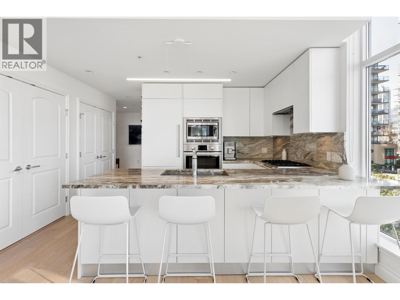 409 185 VICTORY SHIP WAY — photo 2