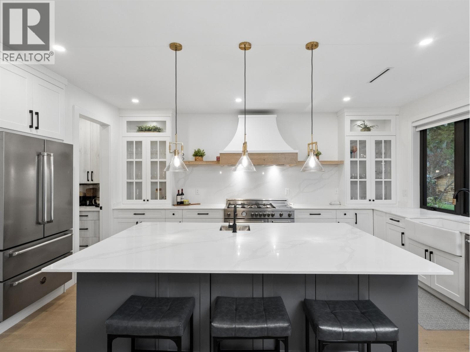 1260 PLATEAU DRIVE — photo 3