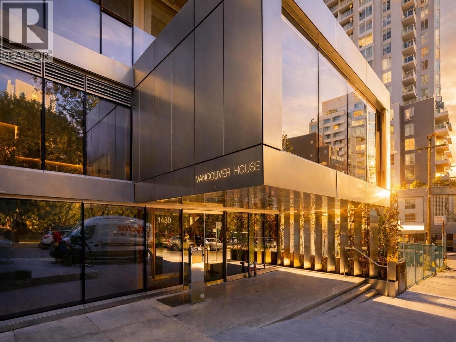 3209 1480 HOWE STREET