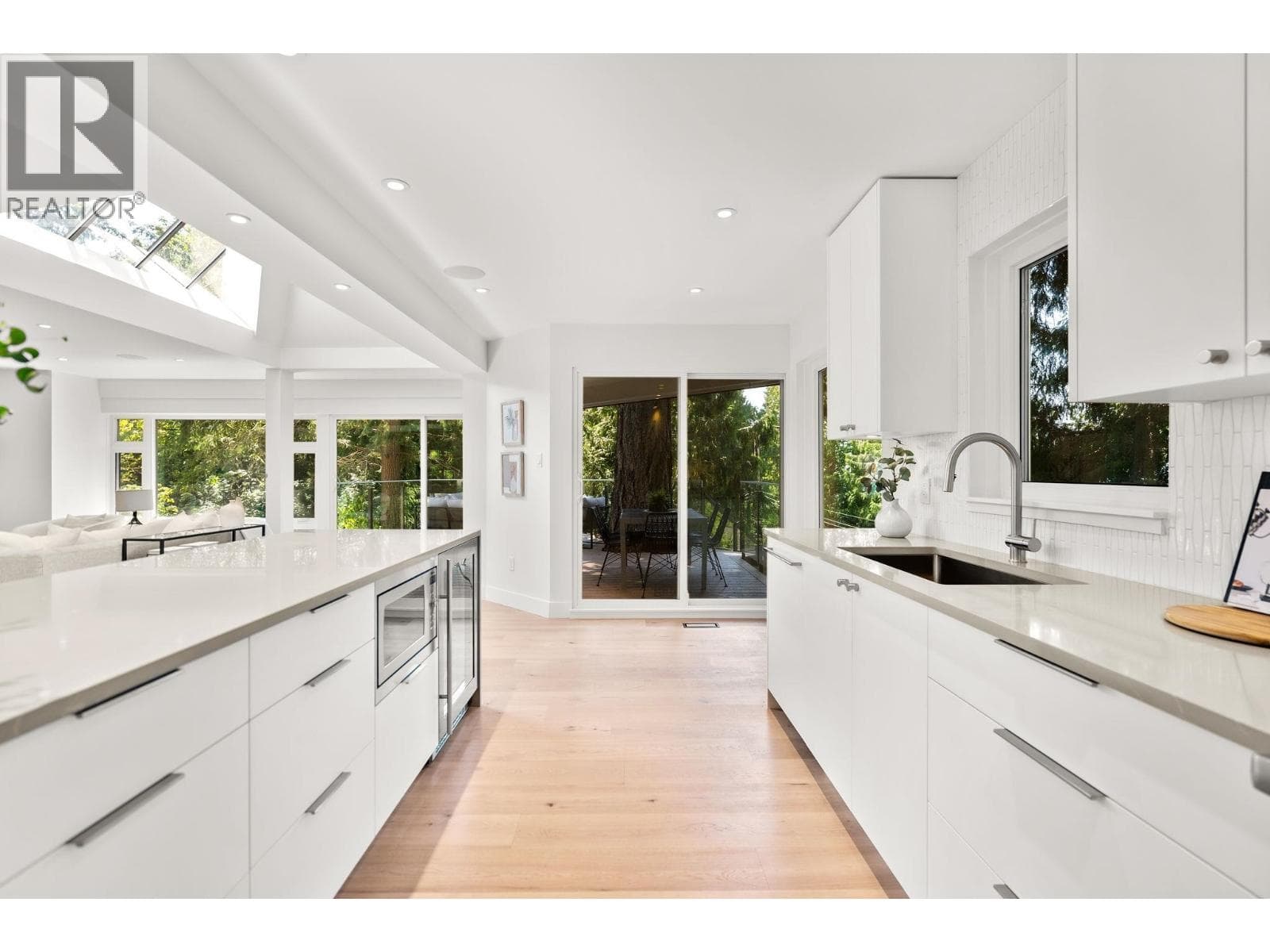 5061 BEAR LANE — photo 3