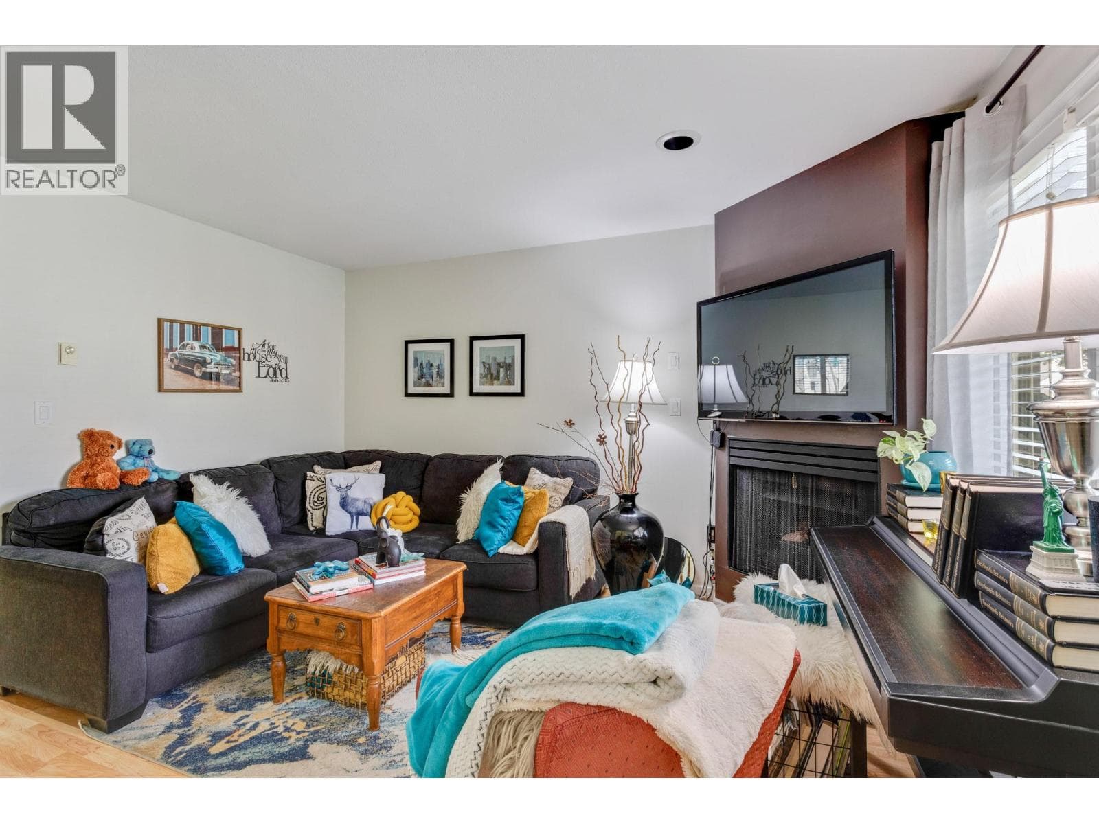 205 1518 BOWSER AVENUE — photo 3