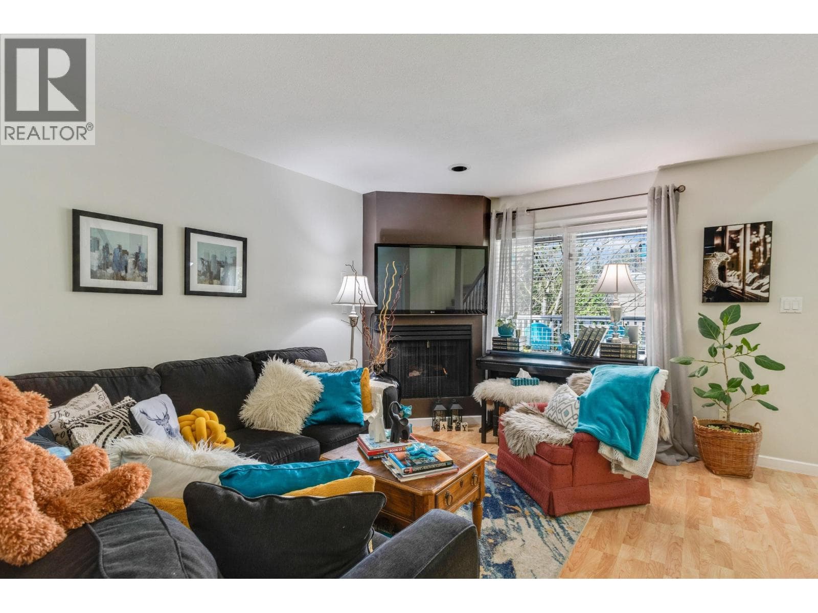 205 1518 BOWSER AVENUE — photo 2