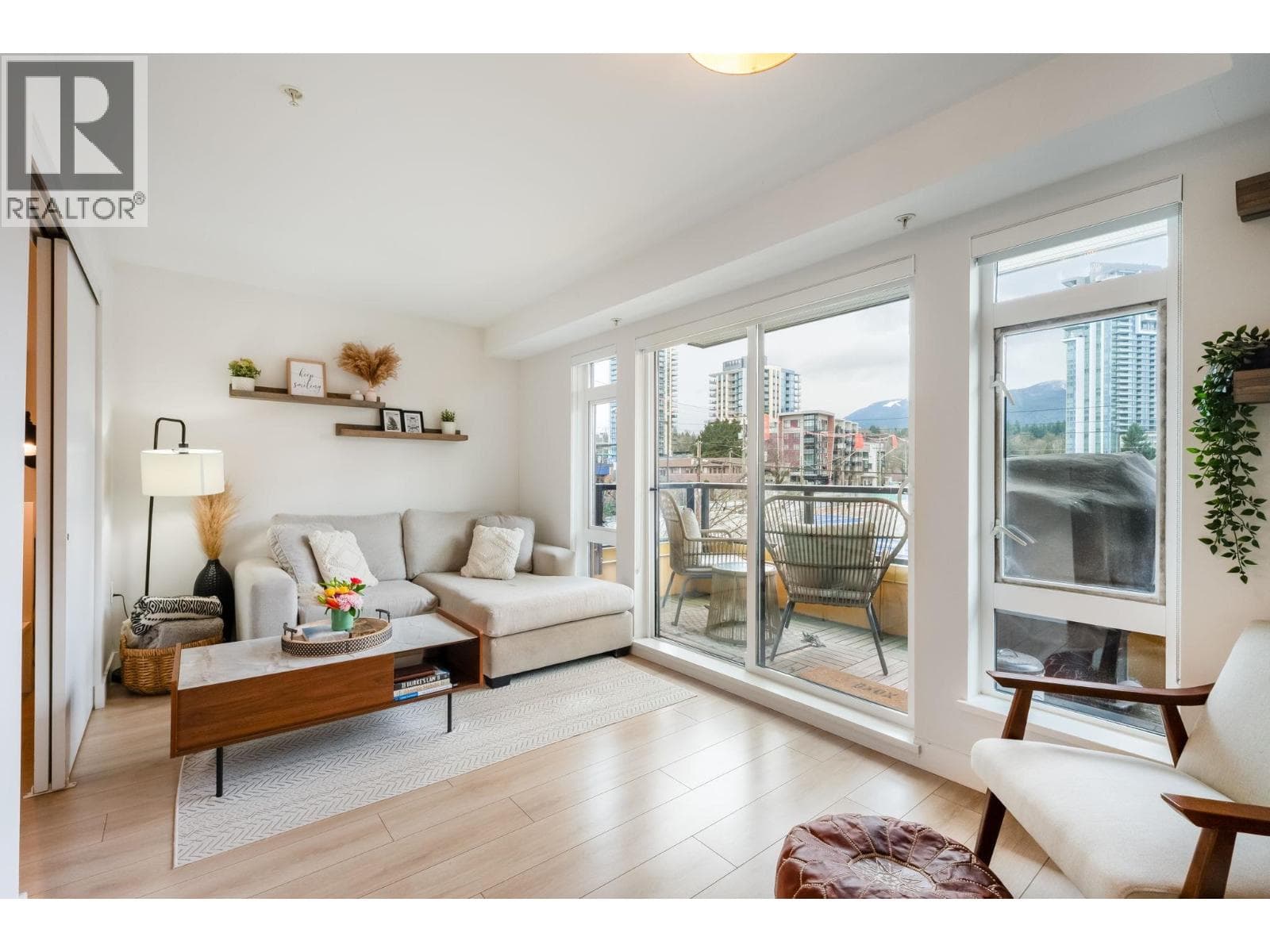 201 1519 CROWN STREET — photo 2