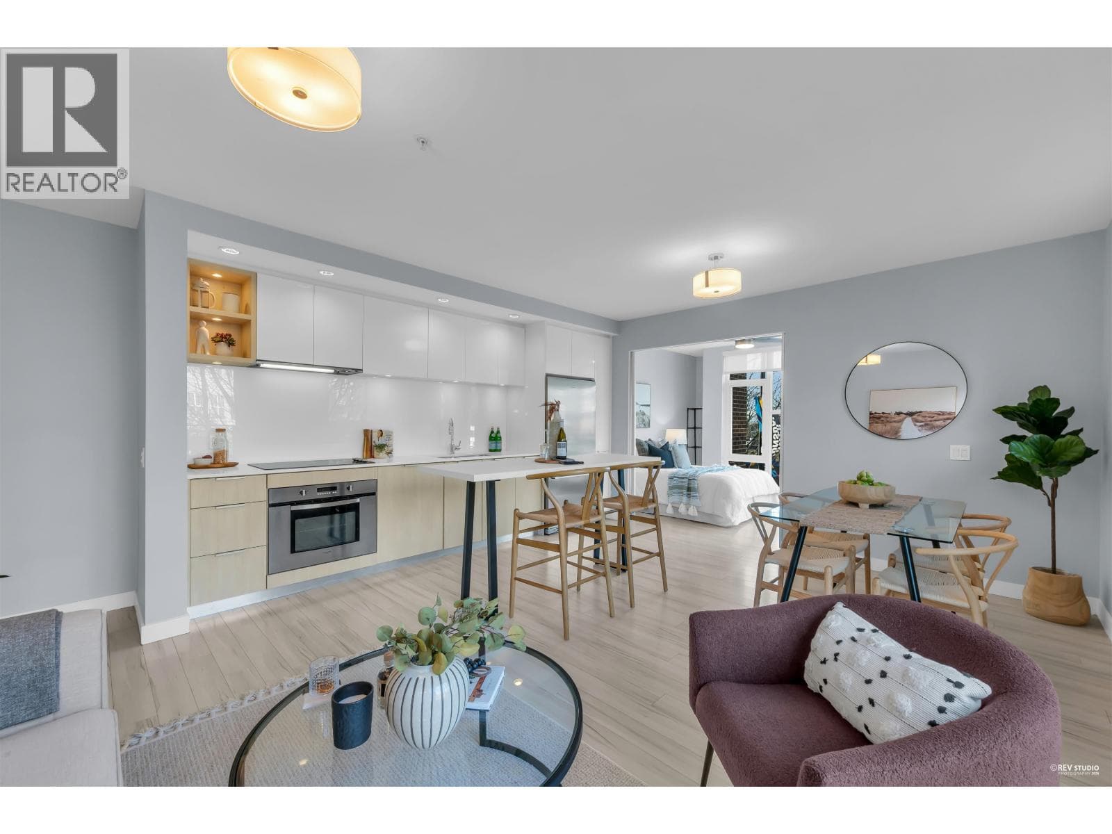 207 111 E 3RD STREET