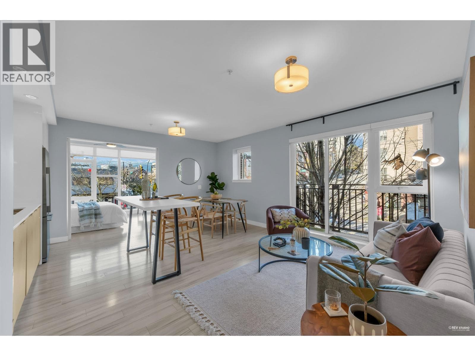 207 111 E 3RD STREET — photo 3