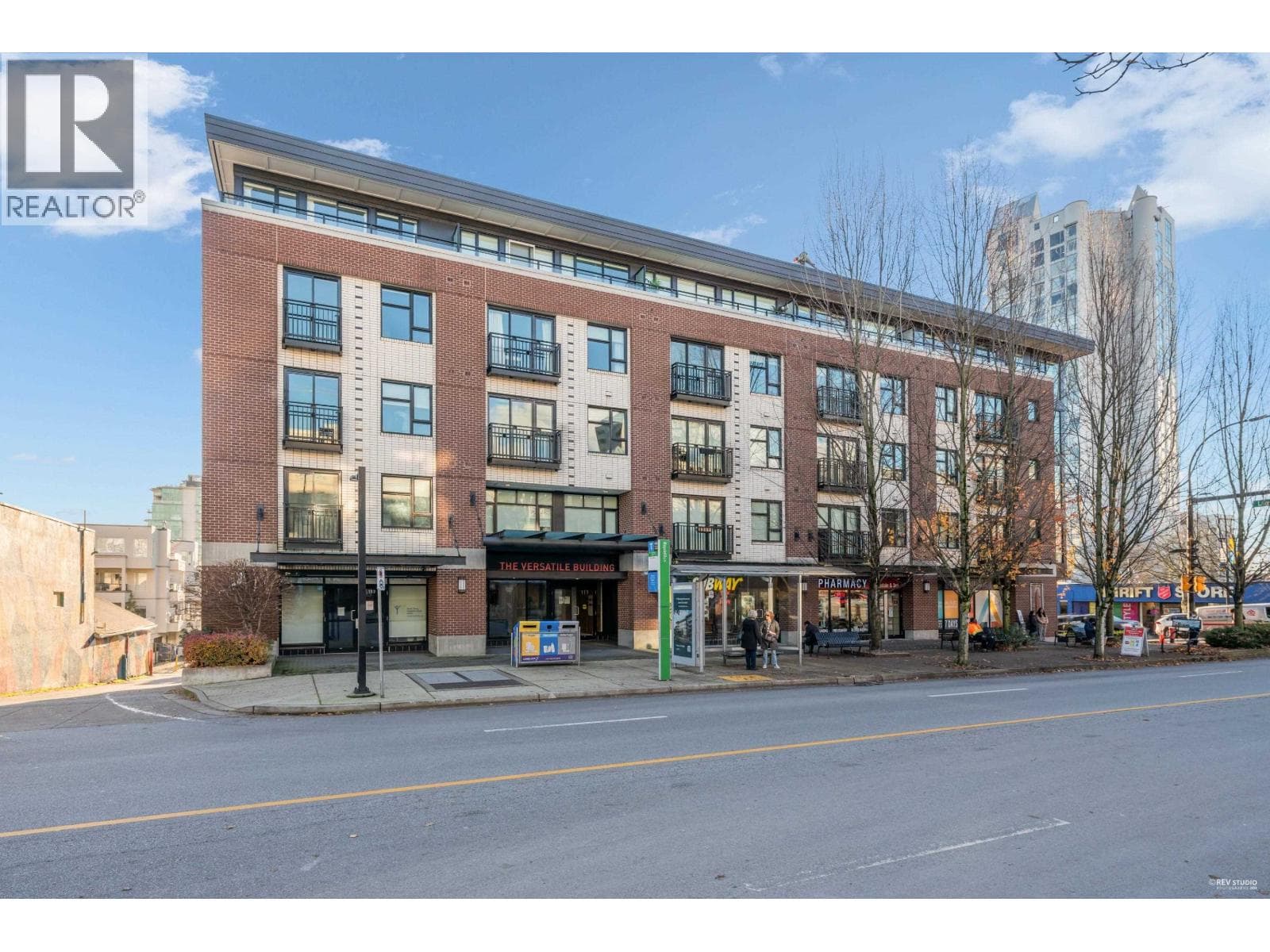 207 111 E 3RD STREET — photo 2