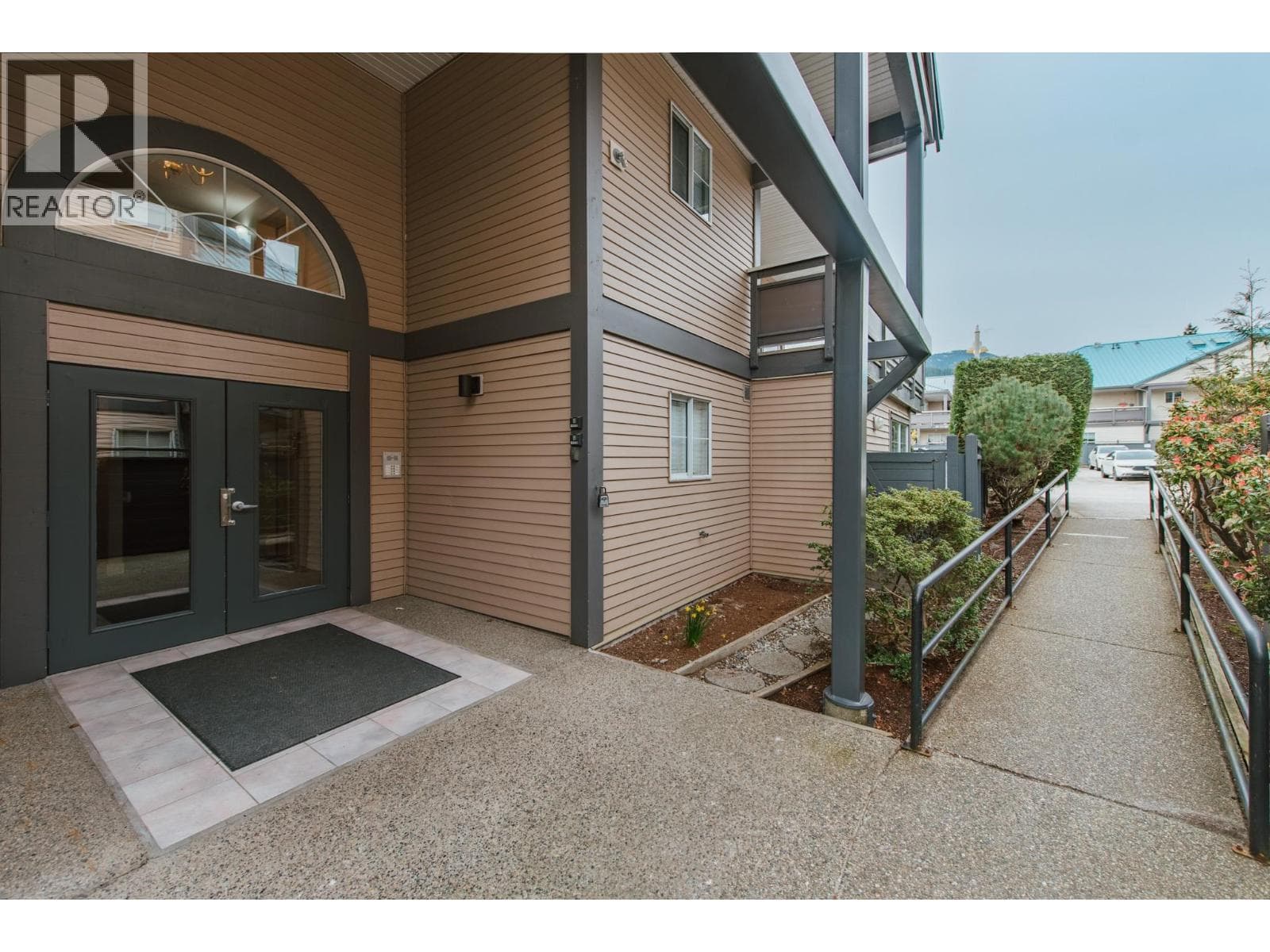 45 689 PARK ROAD — photo 2