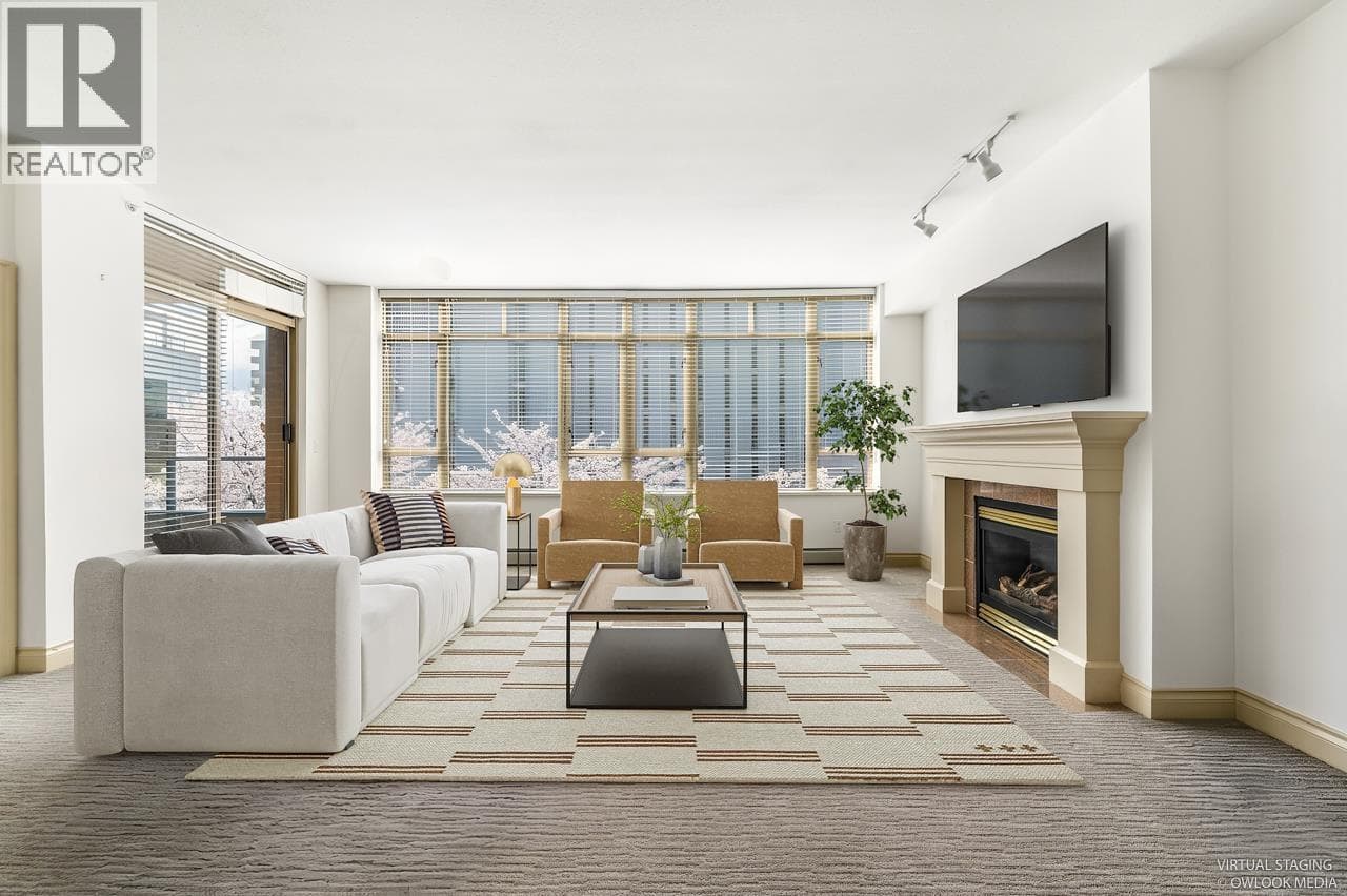 205 1896 MARINE DRIVE — photo 2