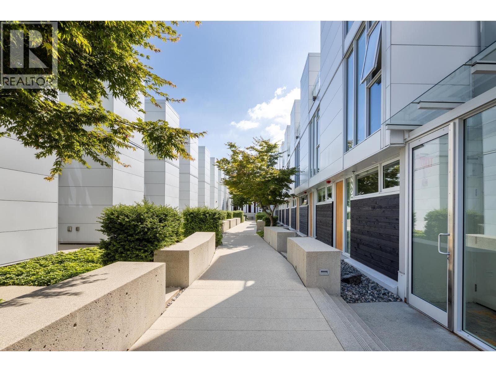 2216 WILLOW STREET — photo 2