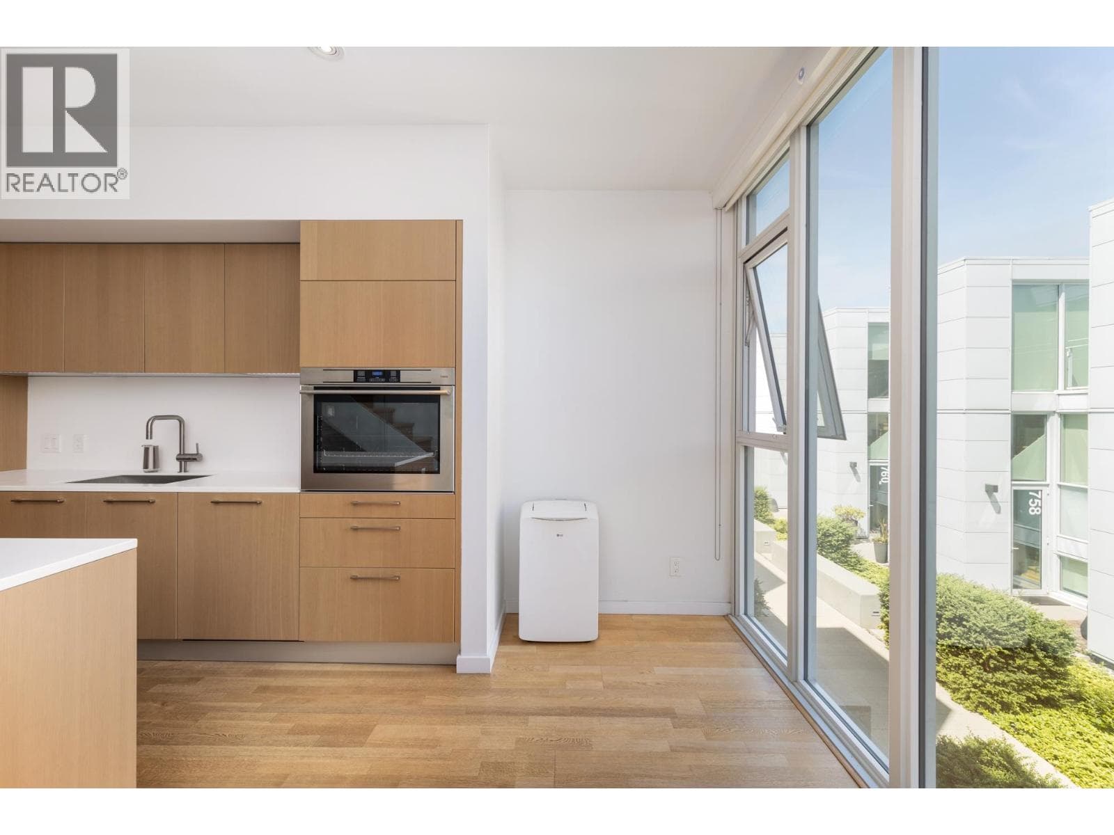 2216 WILLOW STREET — photo 3