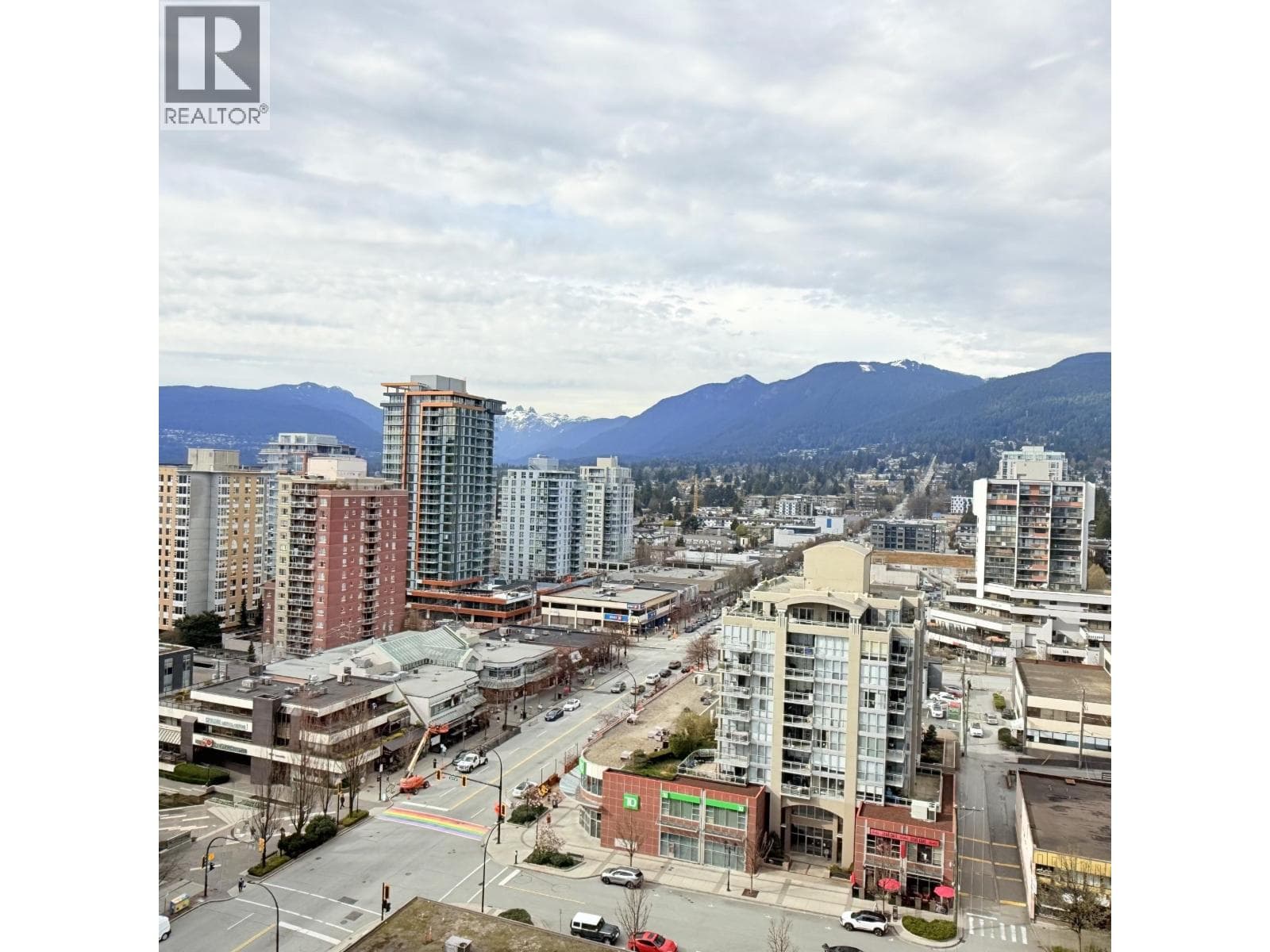 1401 112 E 13TH STREET — photo 2