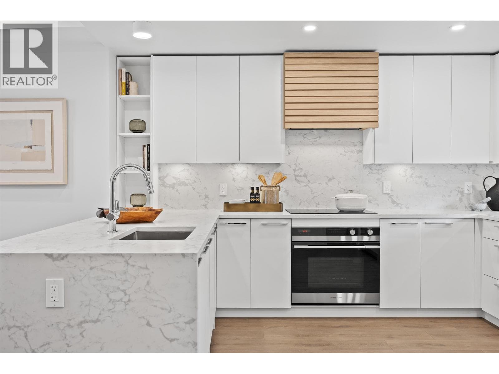 3206 HIGHLAND BOULEVARD — photo 2