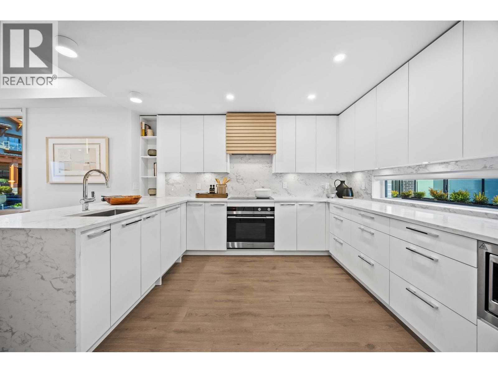 3206 HIGHLAND BOULEVARD — photo 3