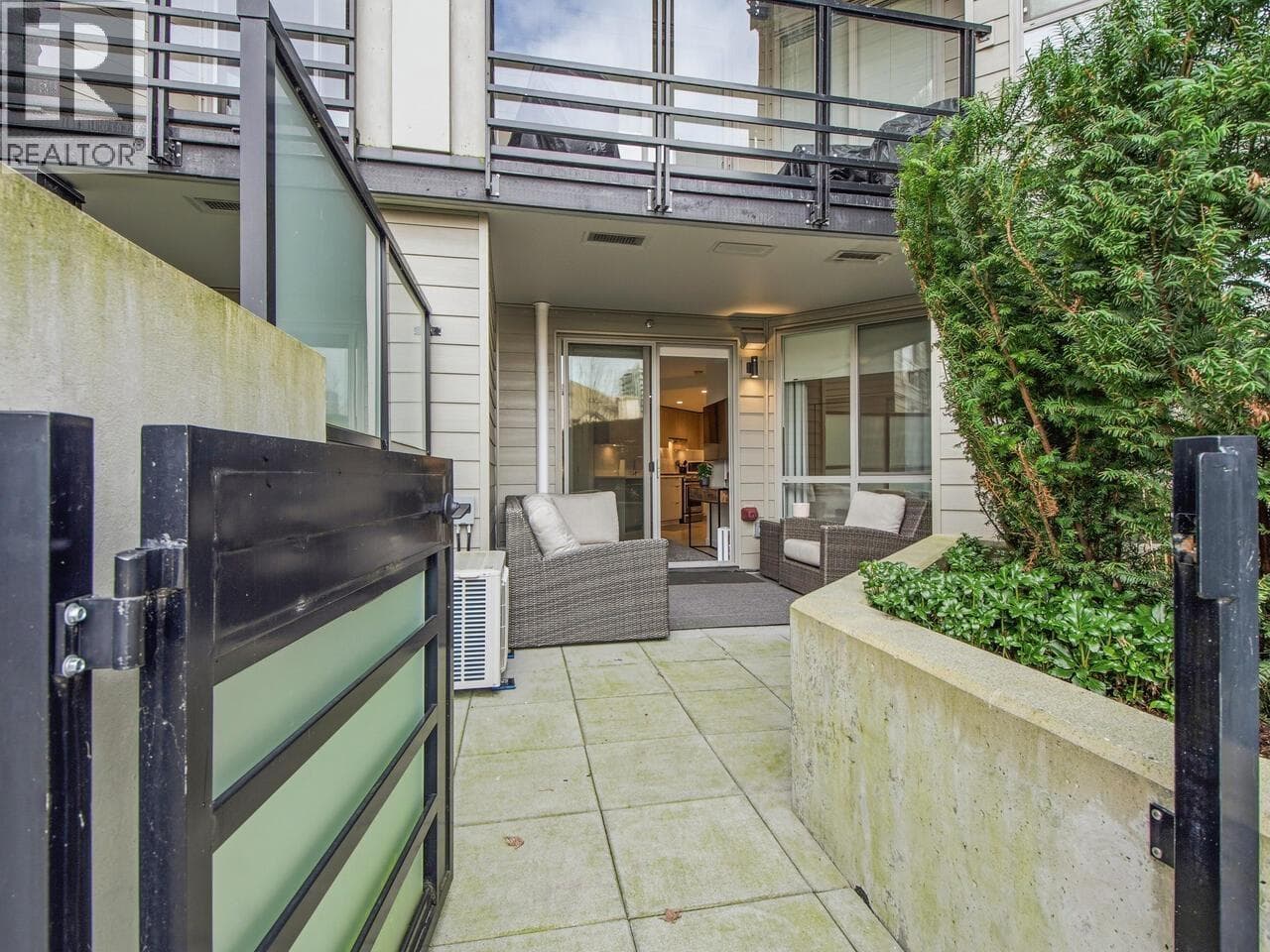 118 108 E 8TH STREET — photo 2