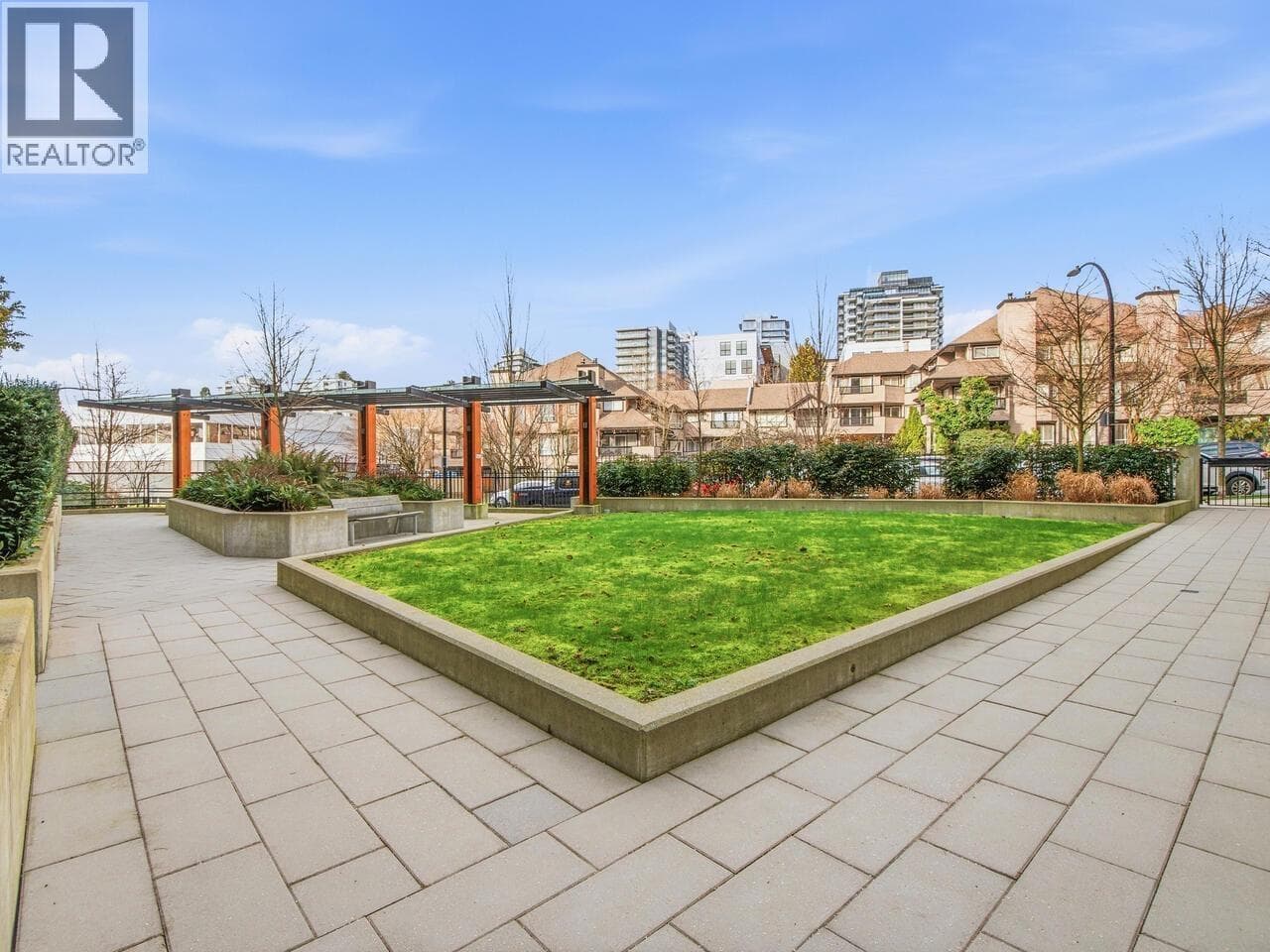 118 108 E 8TH STREET — photo 3