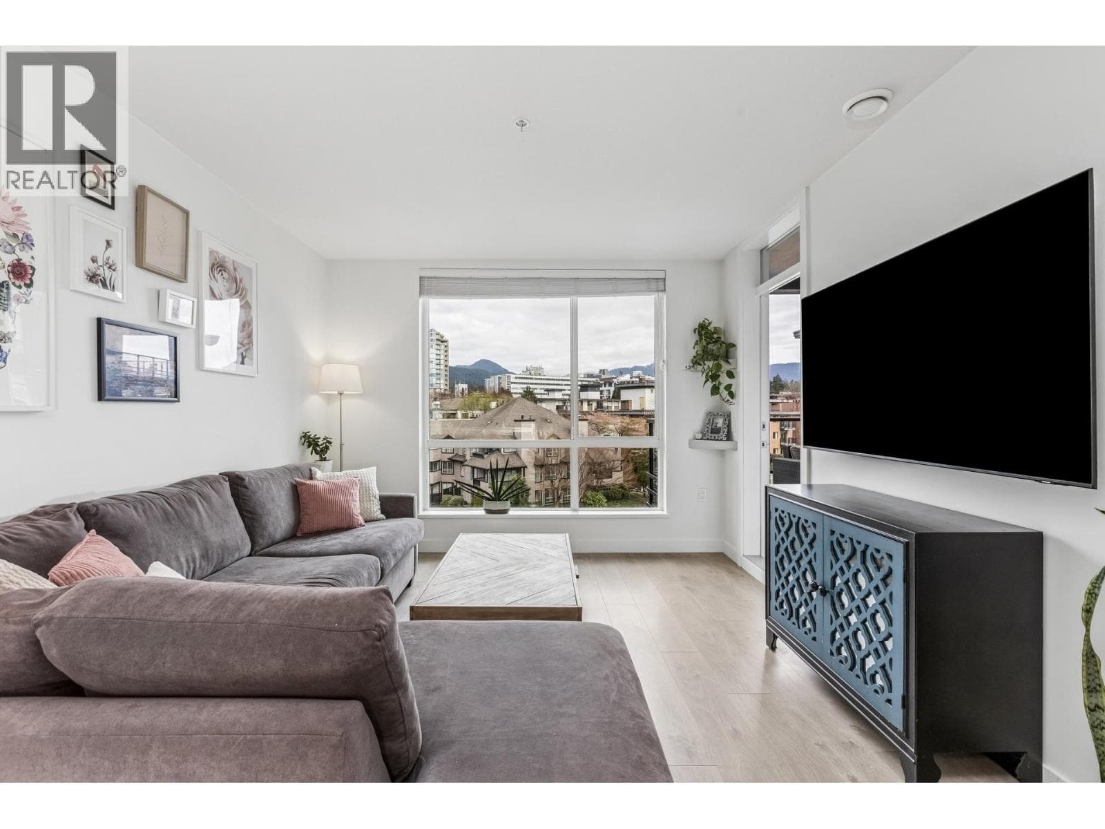 511 108 E 8TH STREET — photo 3