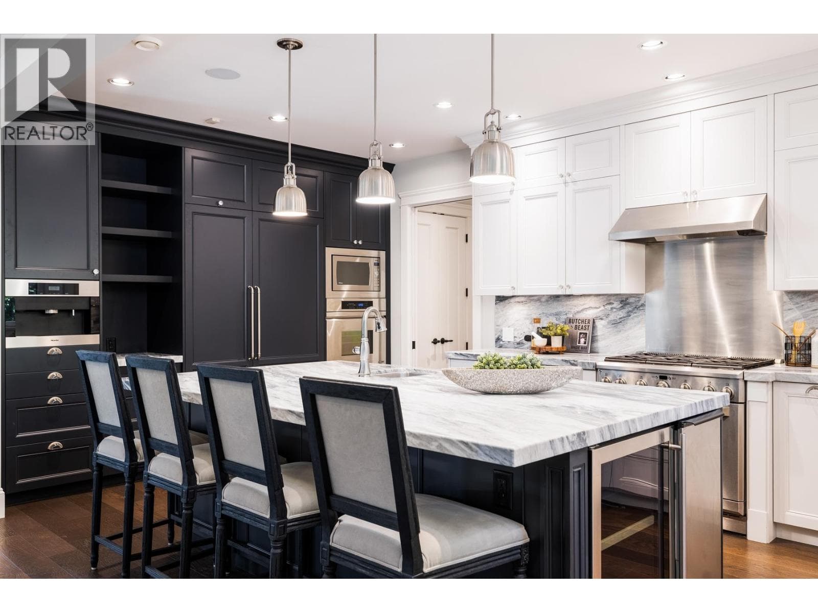 3850 ST. MARYS AVENUE — photo 2