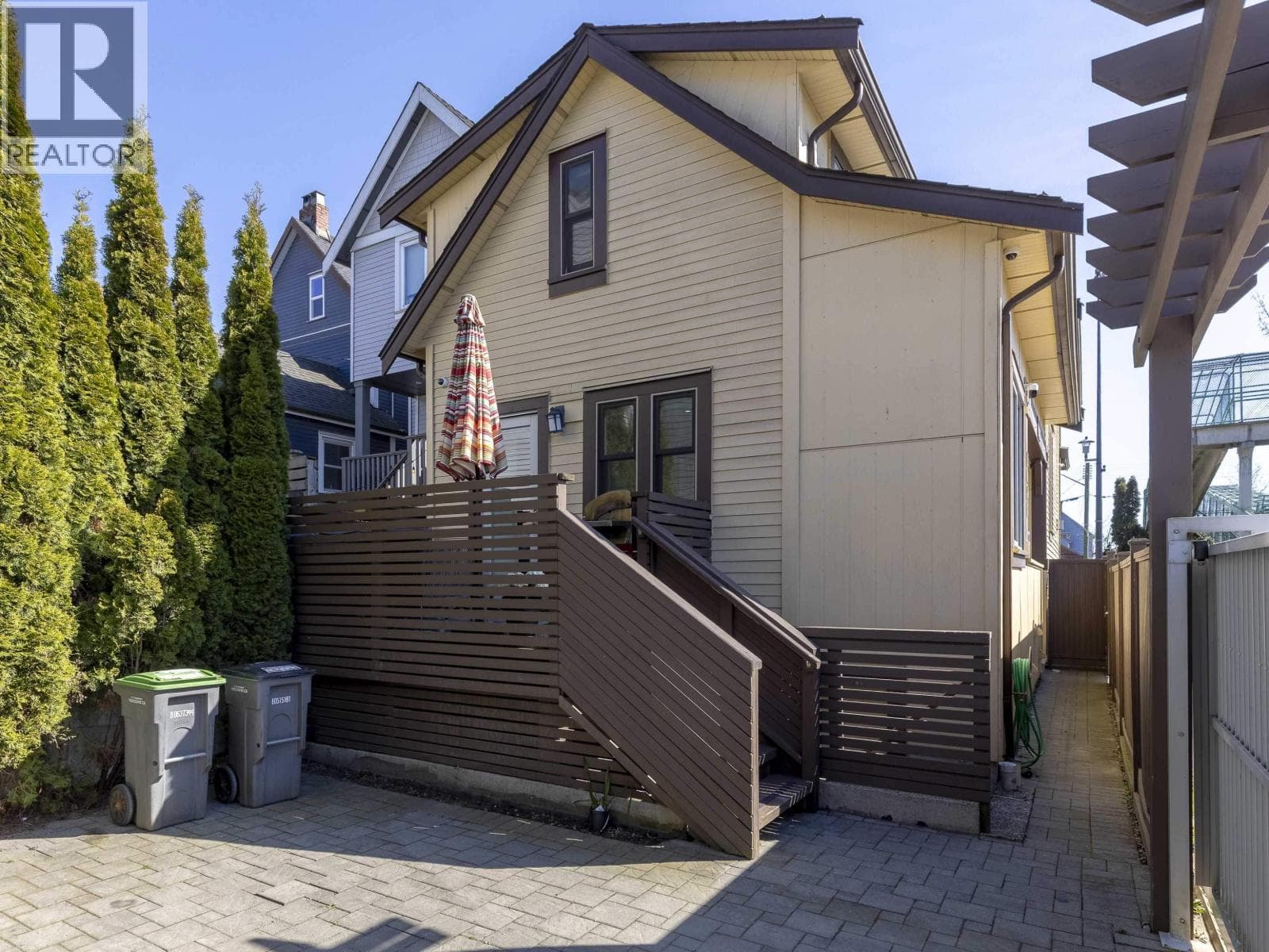 1011 KEEFER STREET — photo 3