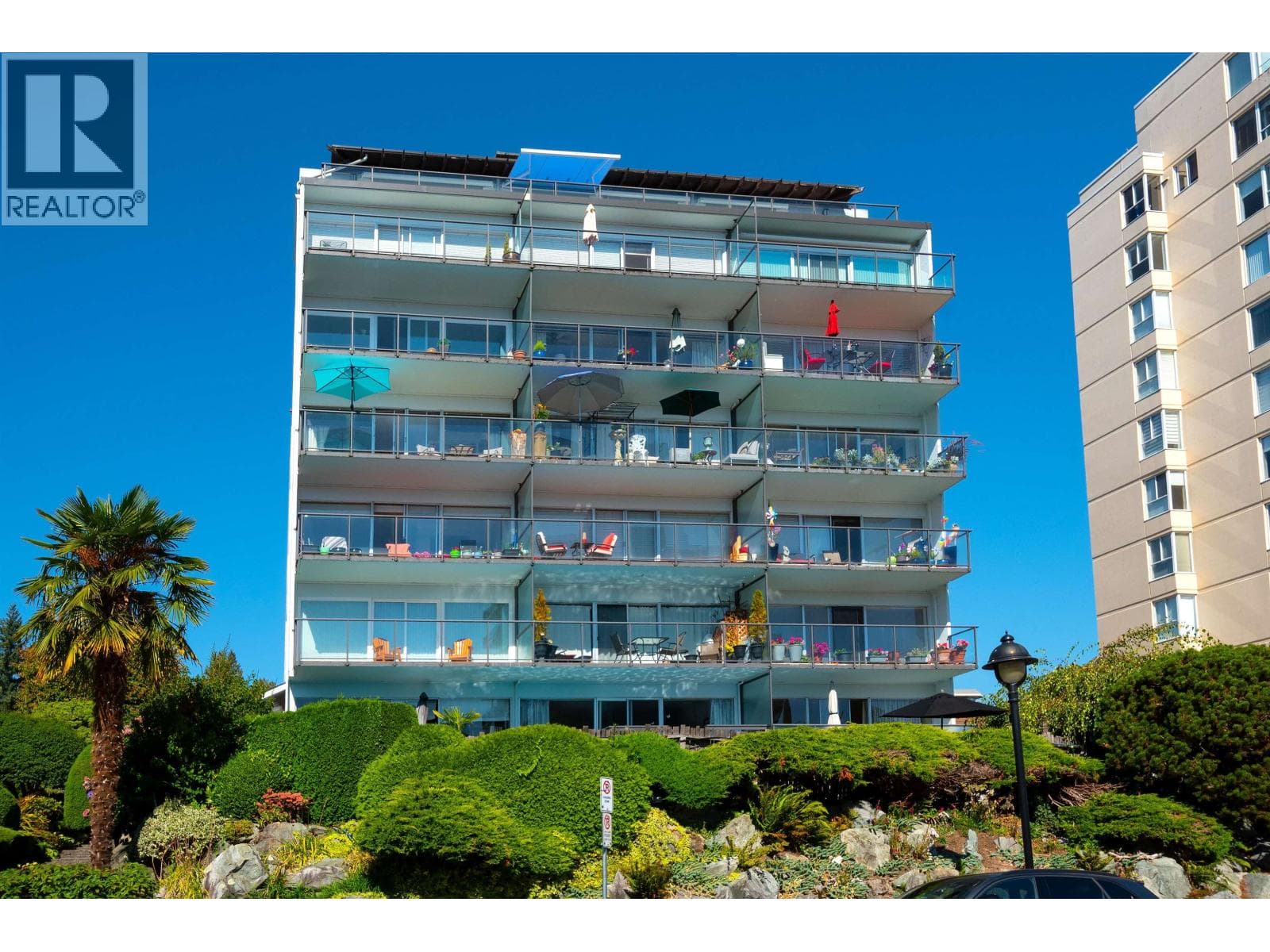 303 1845 BELLEVUE AVENUE — photo 2