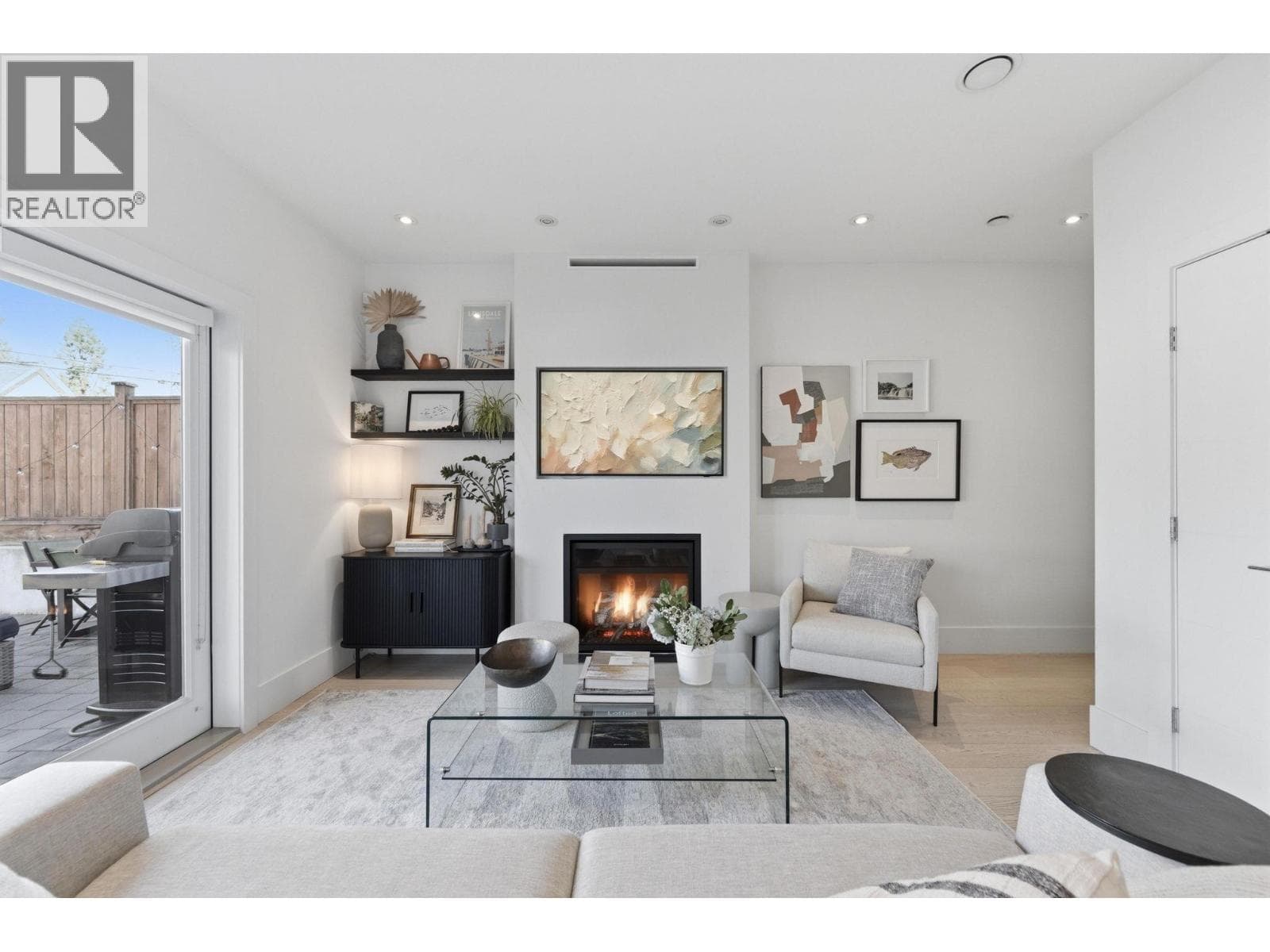 212 E 18TH STREET — photo 2