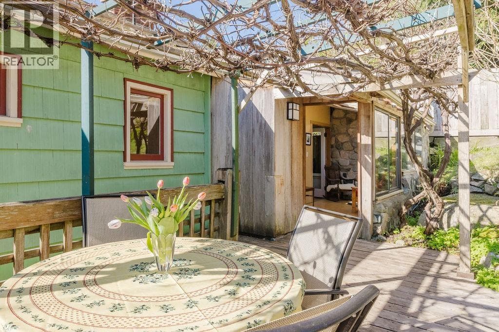 466 CENTRAL AVENUE — photo 2