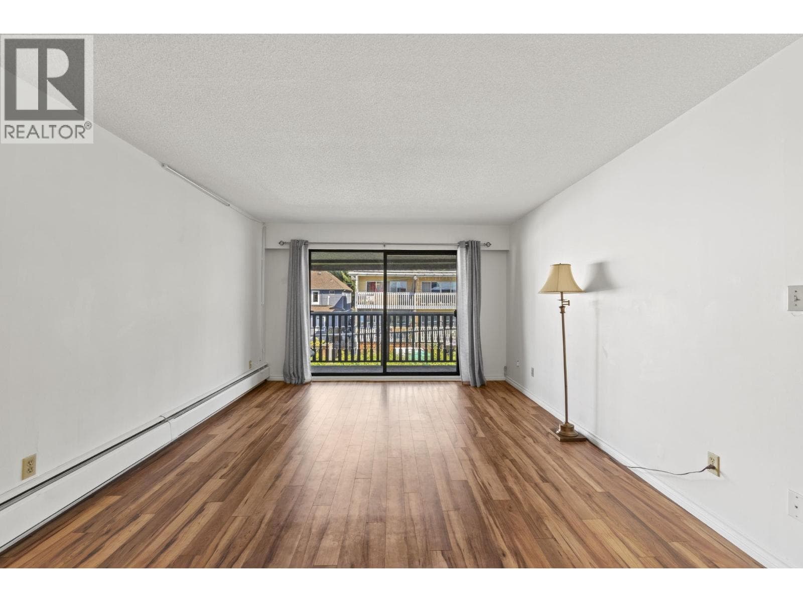 315 310 W 3RD STREET — photo 2