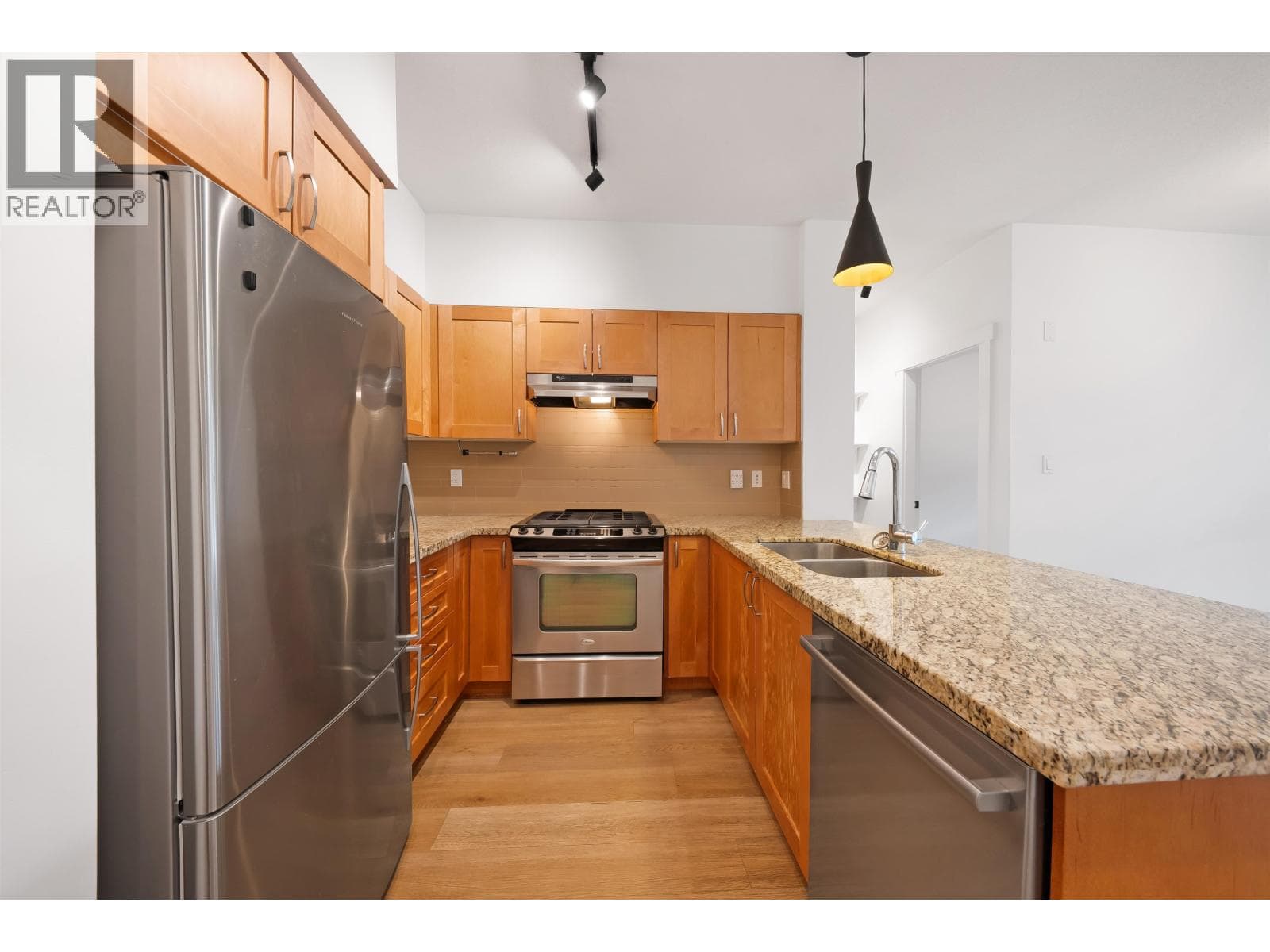 103 1111 E 27TH STREET — photo 2