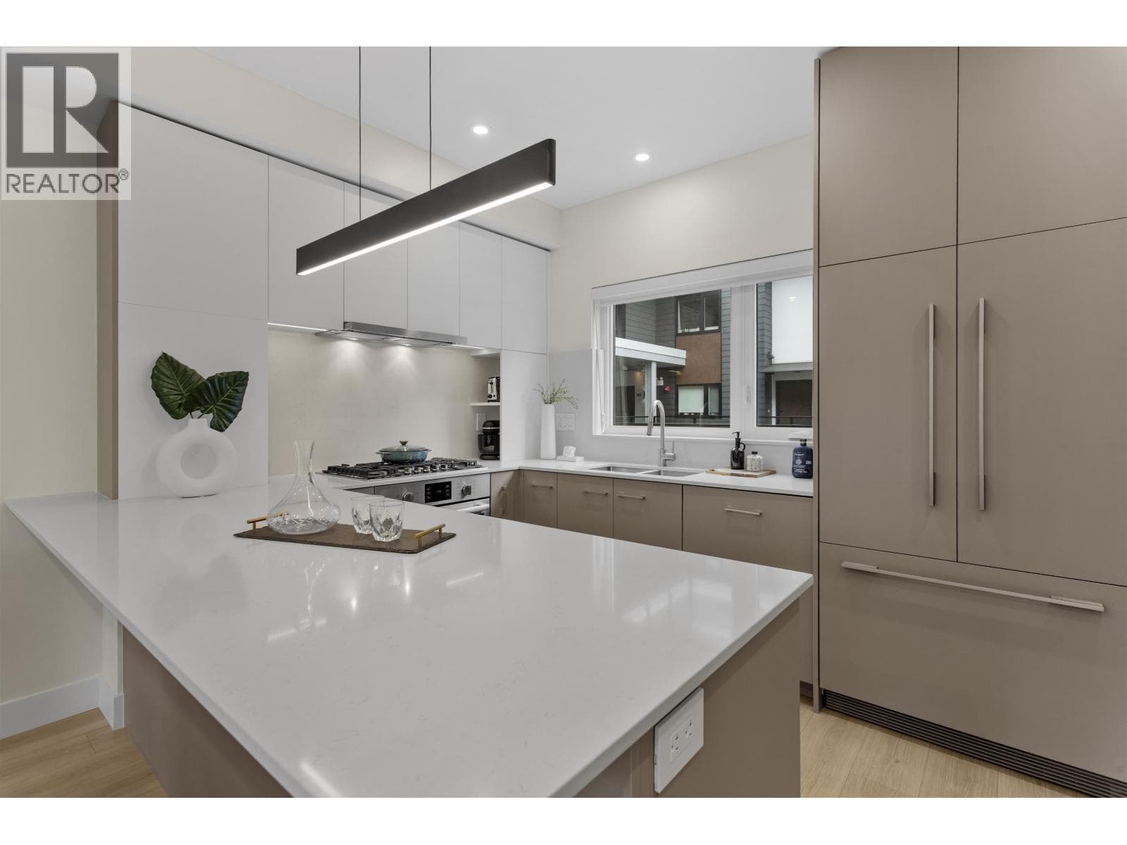 311 342 MOUNTAIN HIGHWAY — photo 3