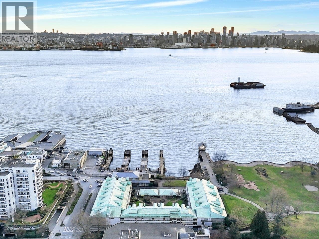 1306 33 CHESTERFIELD PLACE — photo 3